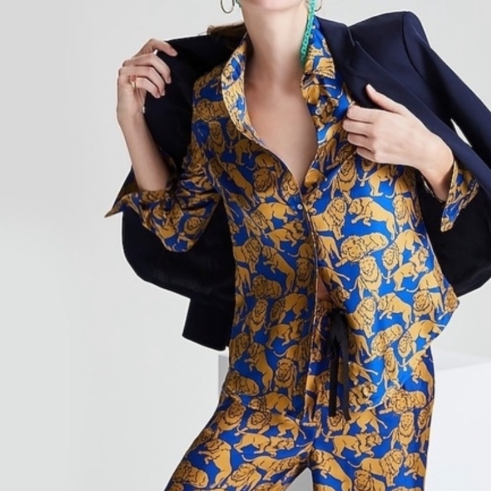 J.Crew Collection Royal Blue Gold
Lion Print Silk Shirt Blouse Size 0 - Picture 3 of 14